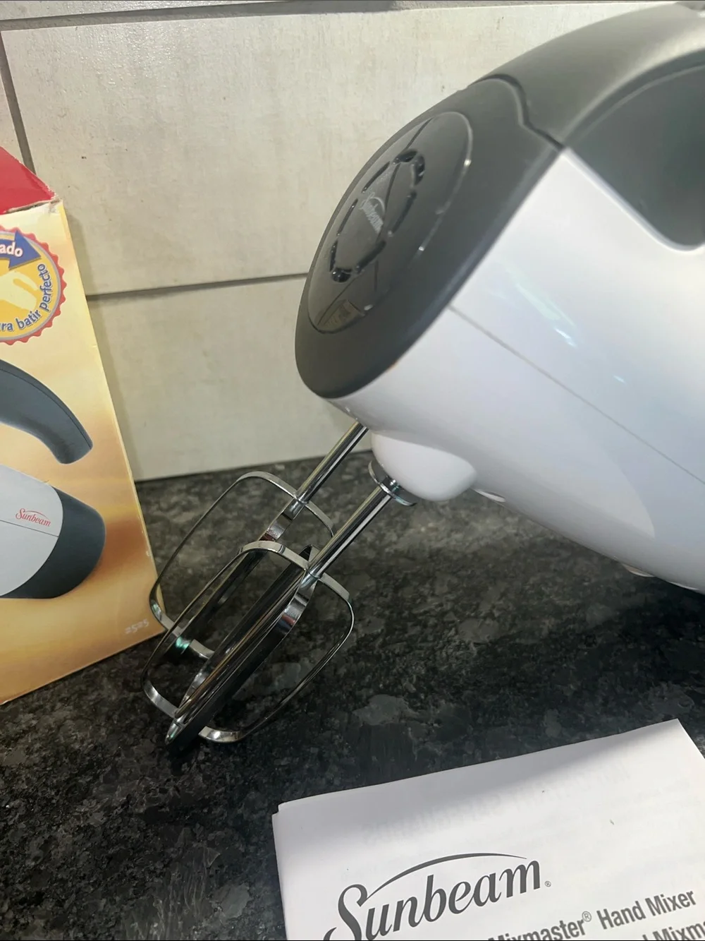 Sunbeam Hand Mixer in White and Black with Manual and Beaters. Exc condition